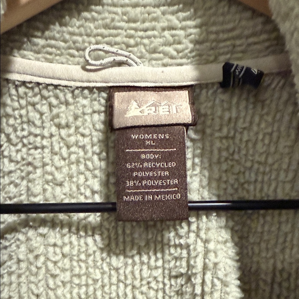 REI Tan Women’s Ribbed Jacket - Picture 3 of 4